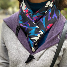 Cargar imagen en el visor de la galería, BUFANDA ABSTRACT