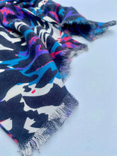 Cargar imagen en el visor de la galería, BUFANDA ABSTRACT