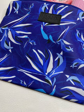 Cargar imagen en el visor de la galería, MI POUCH AVE BLUE
